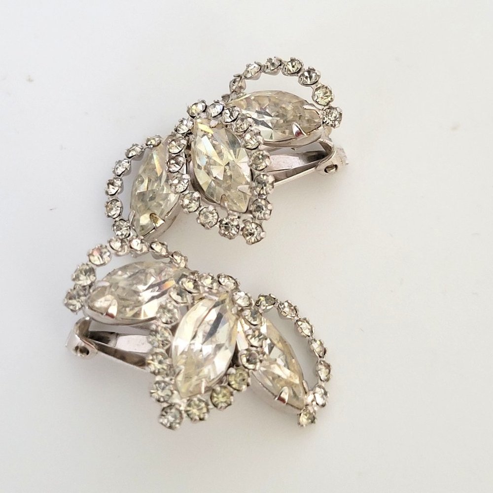 Weiss Vintage Marquise Crystal Rhinestone Clip On Earrings Prong Set Silver Tone